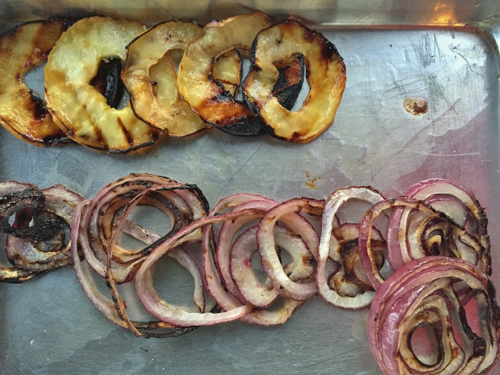 Grilled apples and red onions